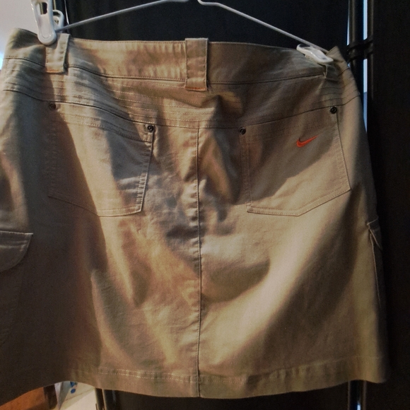 Nike Khaki Cargo Skort with Orange Swoosh - Picture 3 of 5